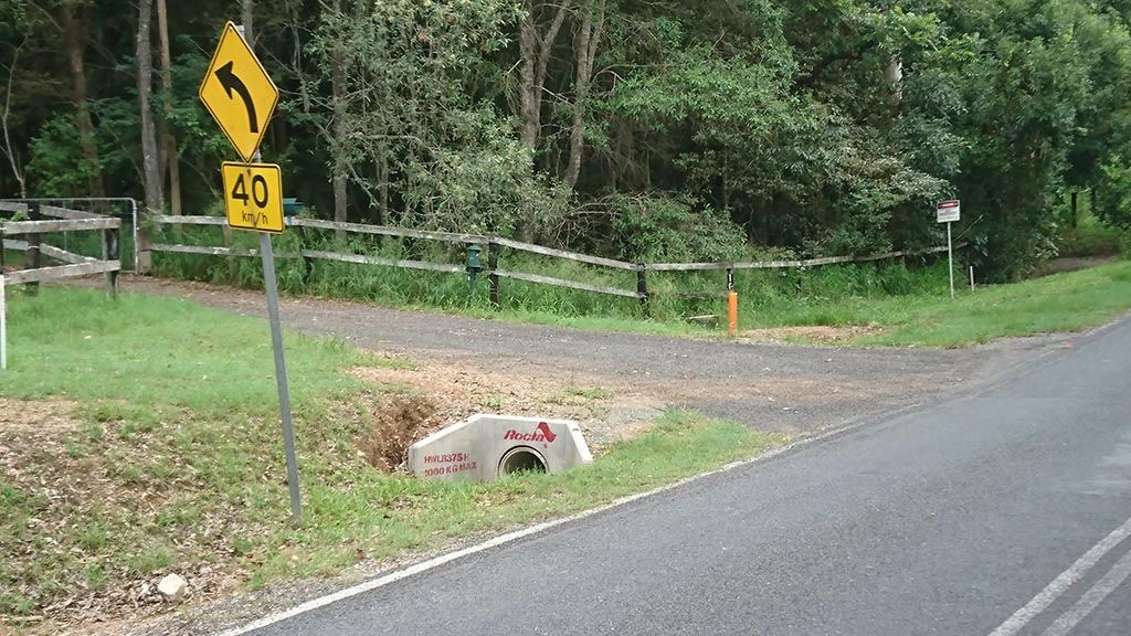 A road with a sign that says 40 on it
