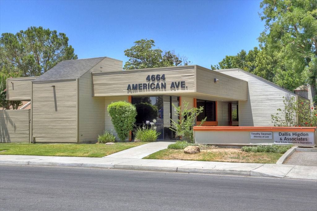 A building with the name american ave on it