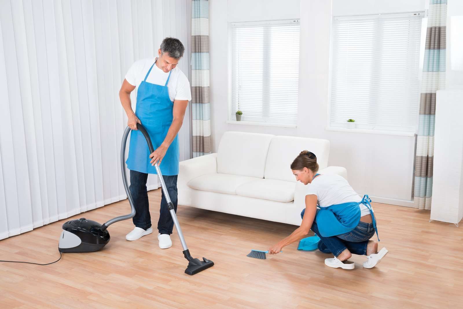 Two employees of Dll cleaning services  are cleaning the floor before Move-in.