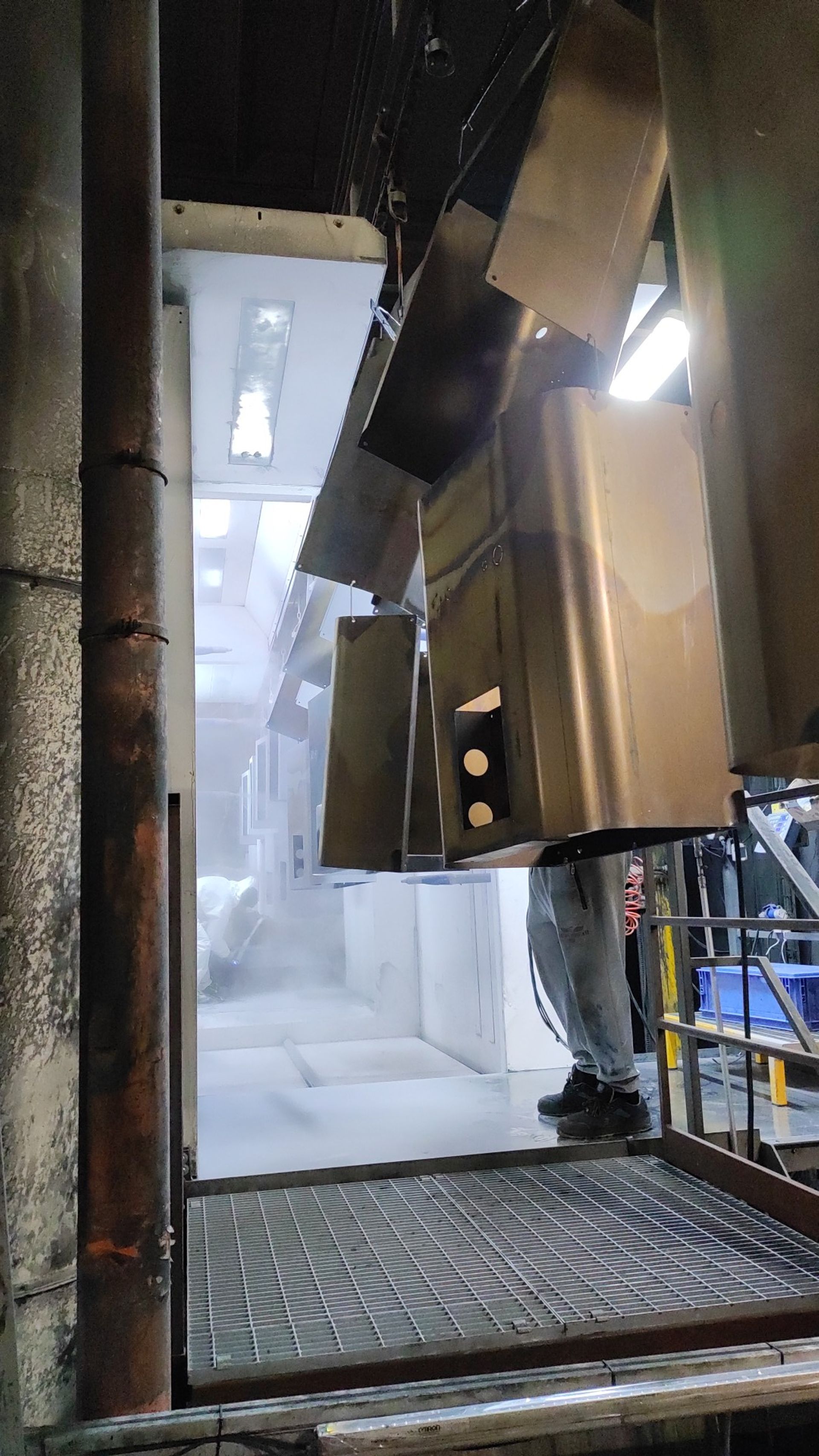 ingresso cabina verniciatura a polveri