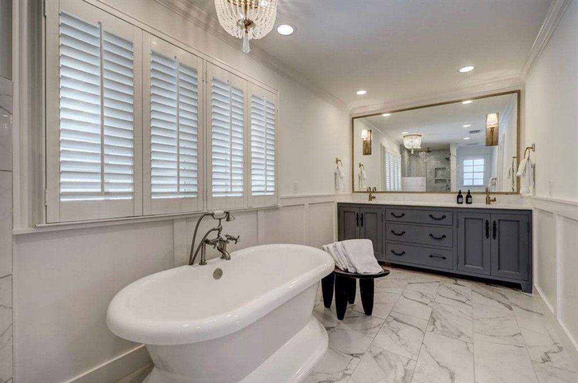Bathroom with bathtub