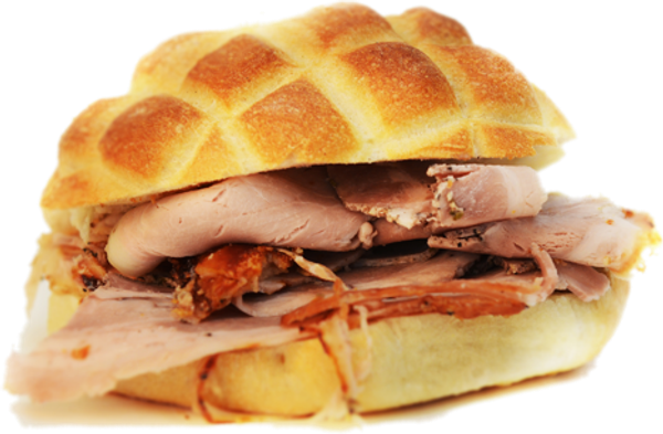 Panino con carne affettata e panino decorato.