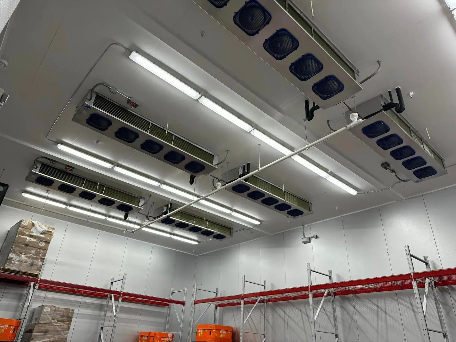 A large room with a lot of lights hanging from the ceiling.