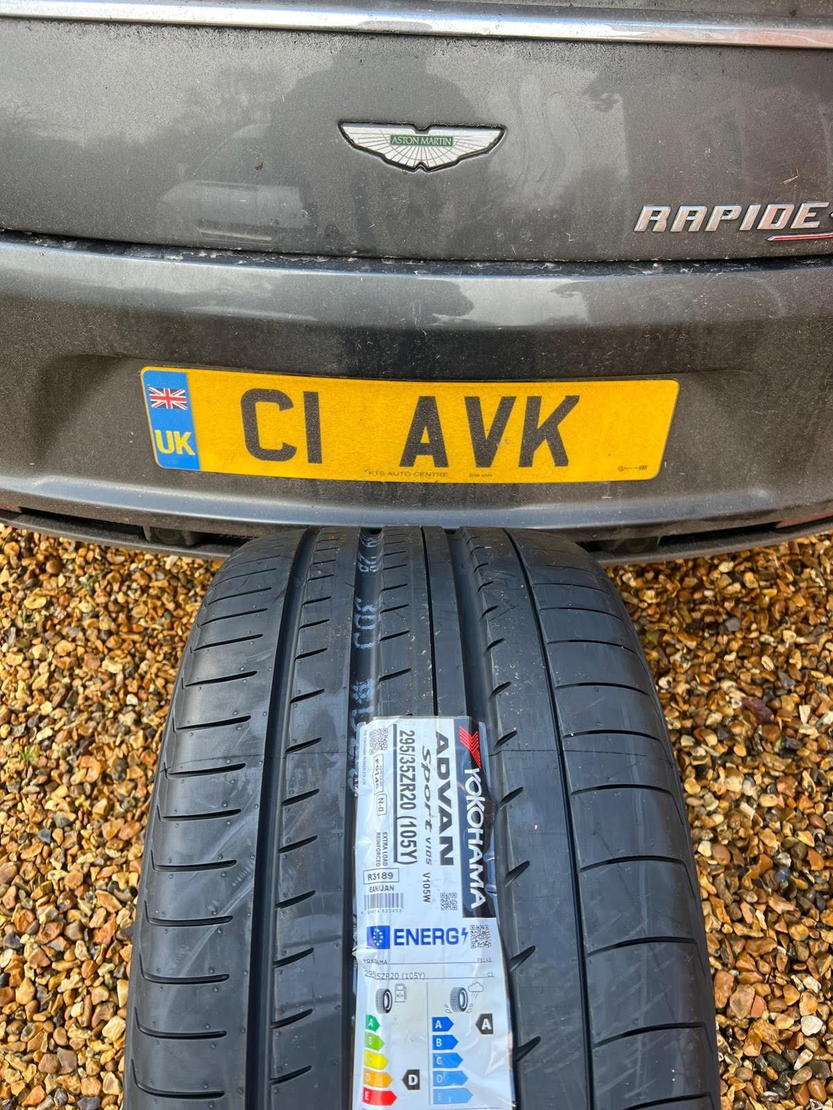 A car with a license plate that says ci avk