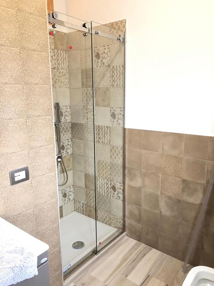 box doccia moderno a due ante