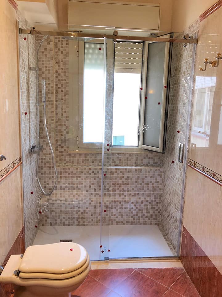 cabina doccia con porta