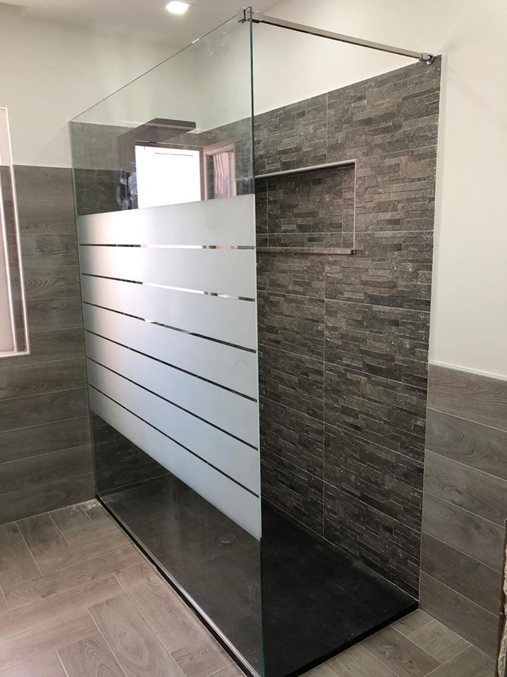 cabina doccia con fasce satinate