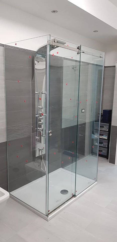 box doccia con decorazioni