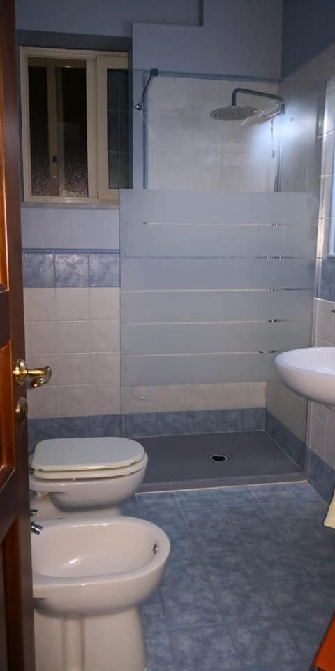 parete divisoria doccia in vetro