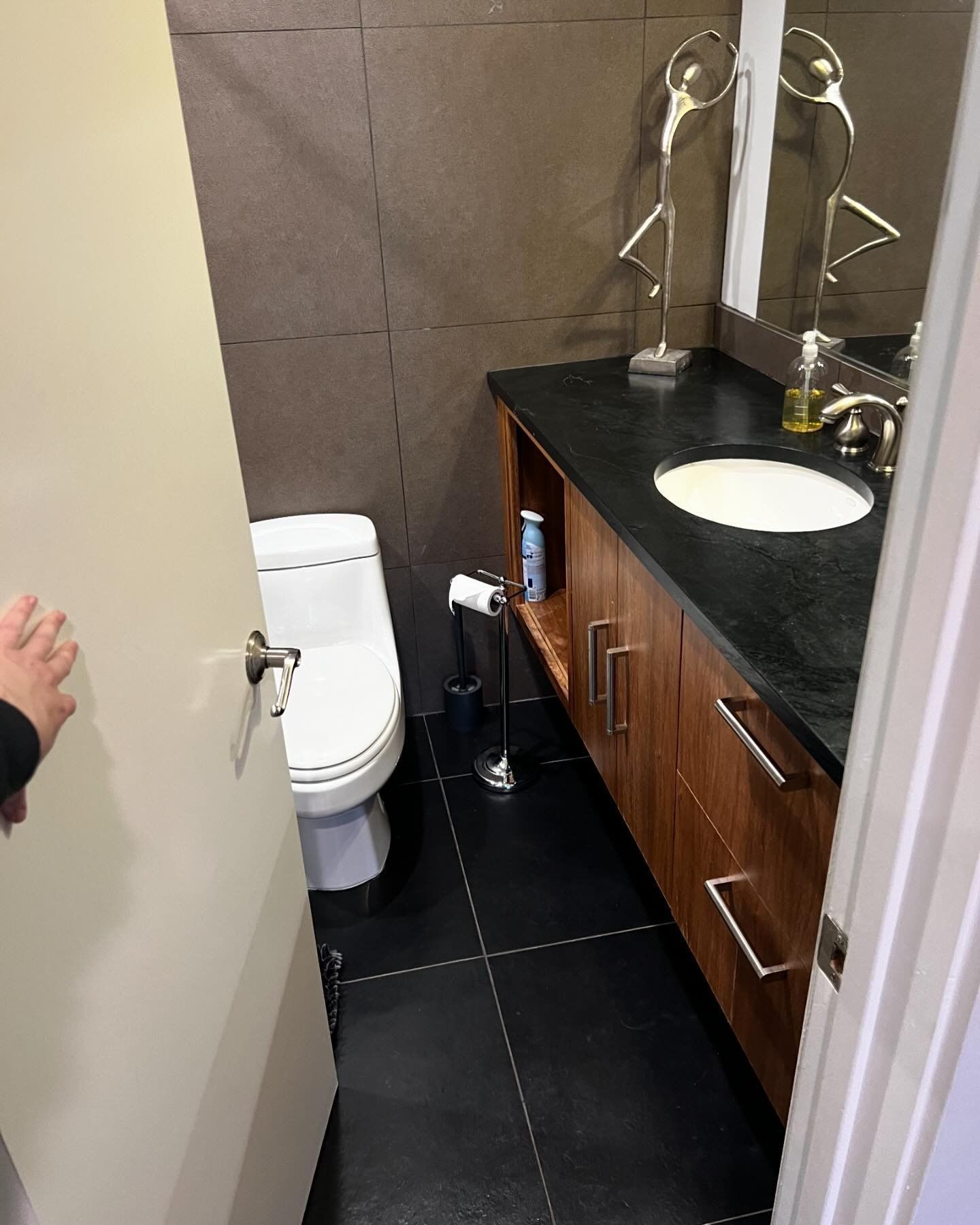 bathroom clean up after de-shed service