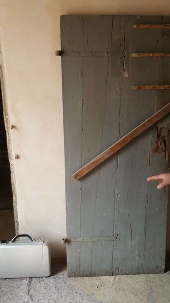 porta in legno di monumento