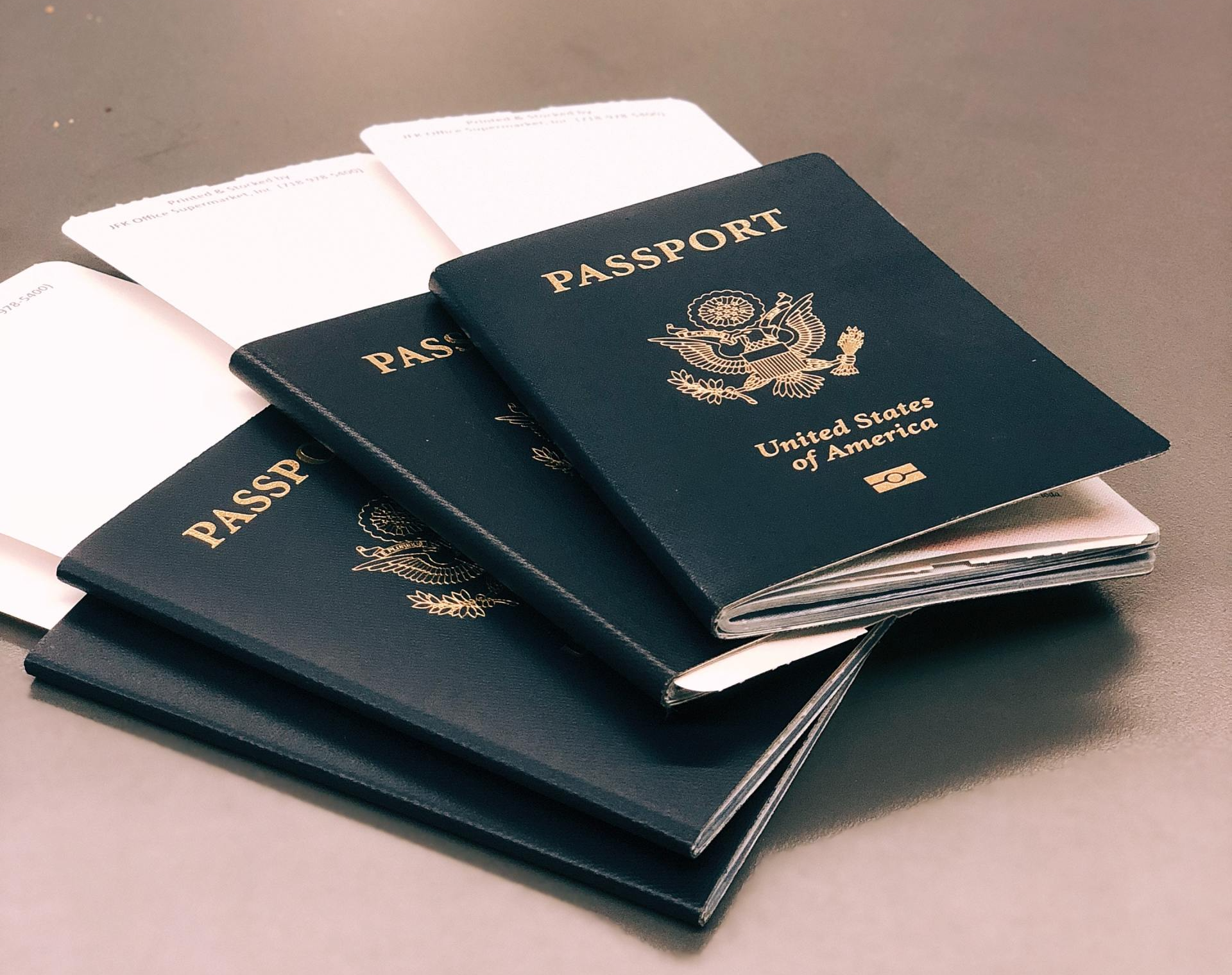 passports-with-boarding-passes