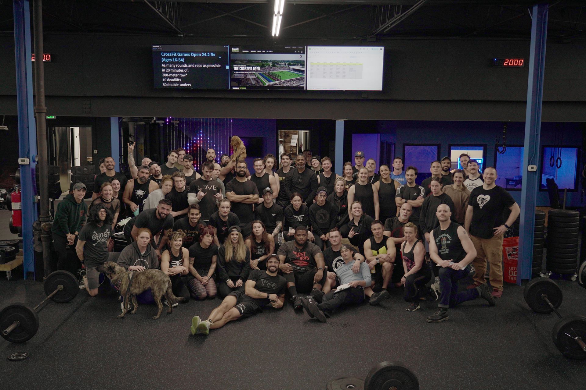 A large group of people are posing for a picture in a gym.