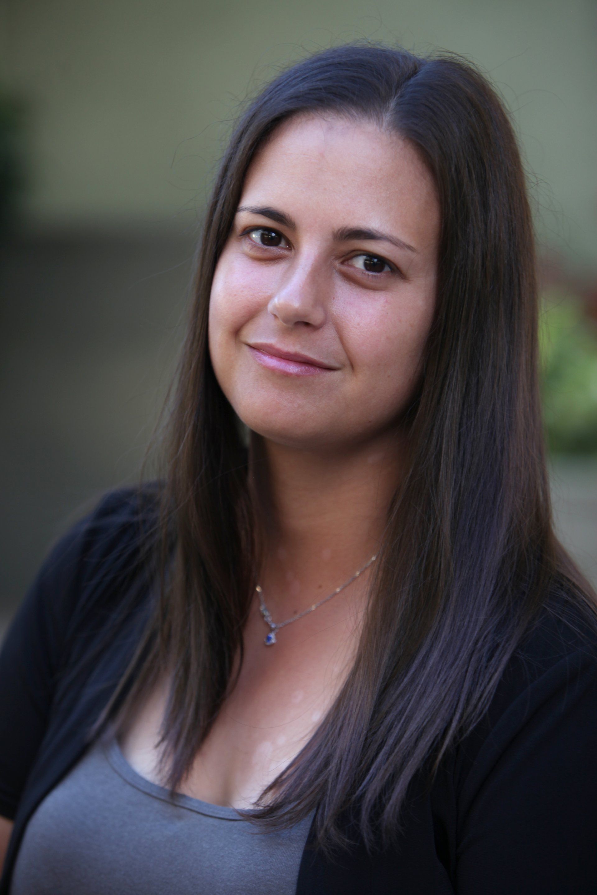 A woman with long dark hair is smiling for the camera - Jessica Rousseu's Picture