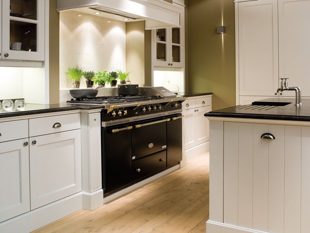 Lacanche black french range cooker at caterbitz