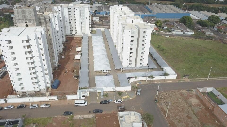 Uma vista aérea de uma cidade com muitos edifícios