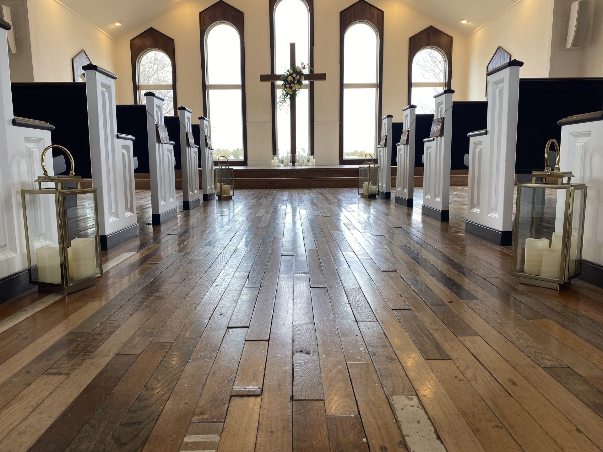 dallas-wedding-rental-church-wedding-aisle-decorated