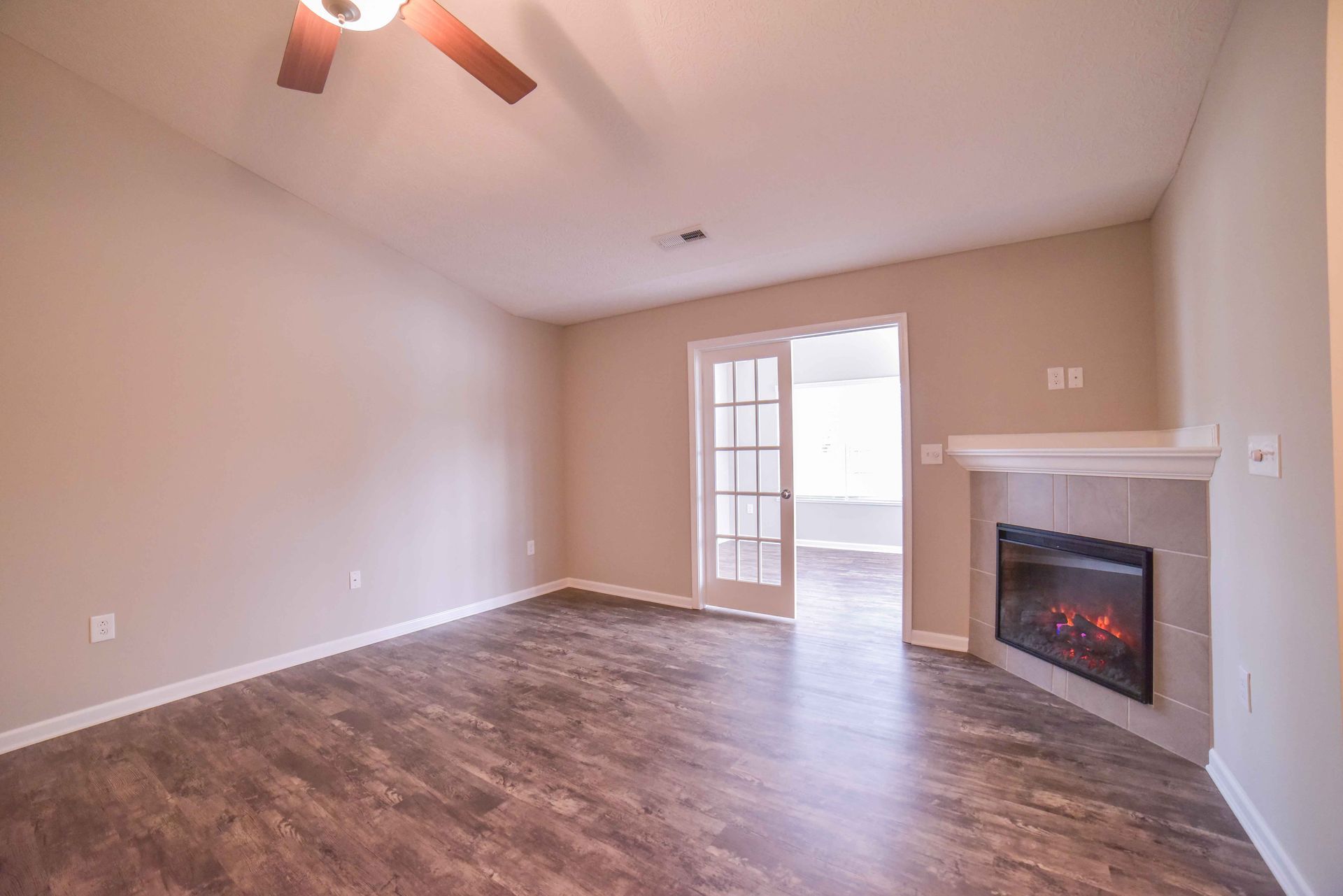unfurnished living room