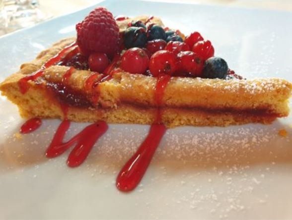 Crostata di marmellata ai frutti di bosco