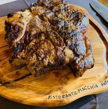 La bistecca fiorentina alla brace