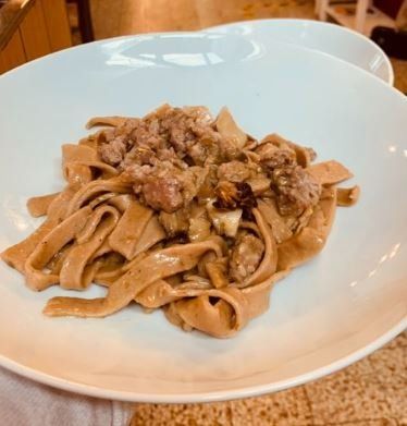 Tagliatelle di castagne salsiccia e porcini