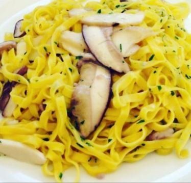 Tagliolini di pasta all’uovo ai funghi porcini