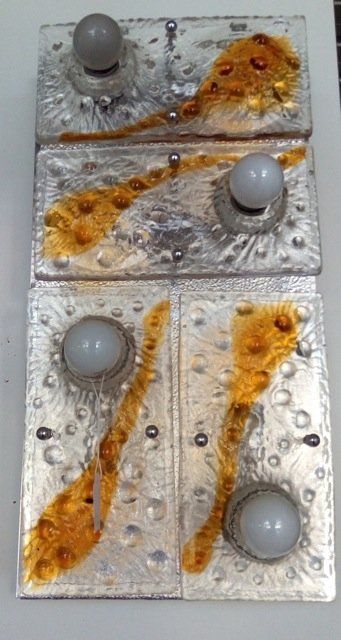 lampadina con piastrella in vetro