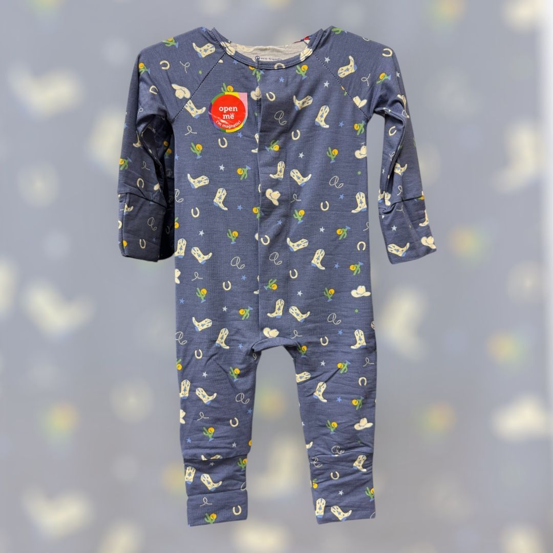 A baby onesie with a sticker on it that says ' i love you '