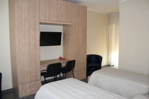 Camera doppia con TV