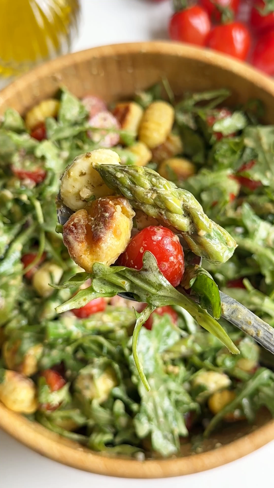 Spargel Salat mit knusprigen Gnocchi