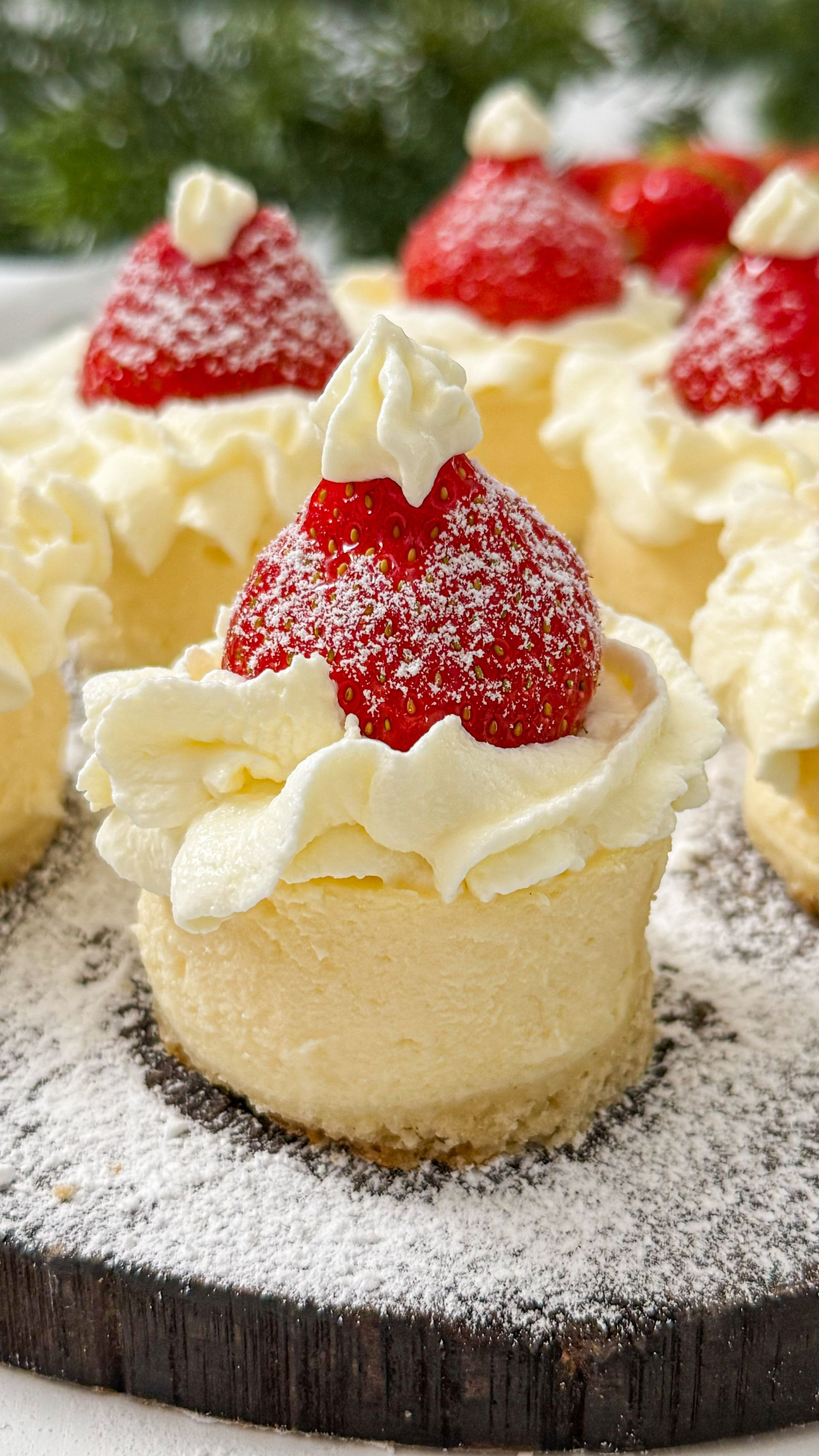 Cheesecake-Weihnachtsmann-Mützen