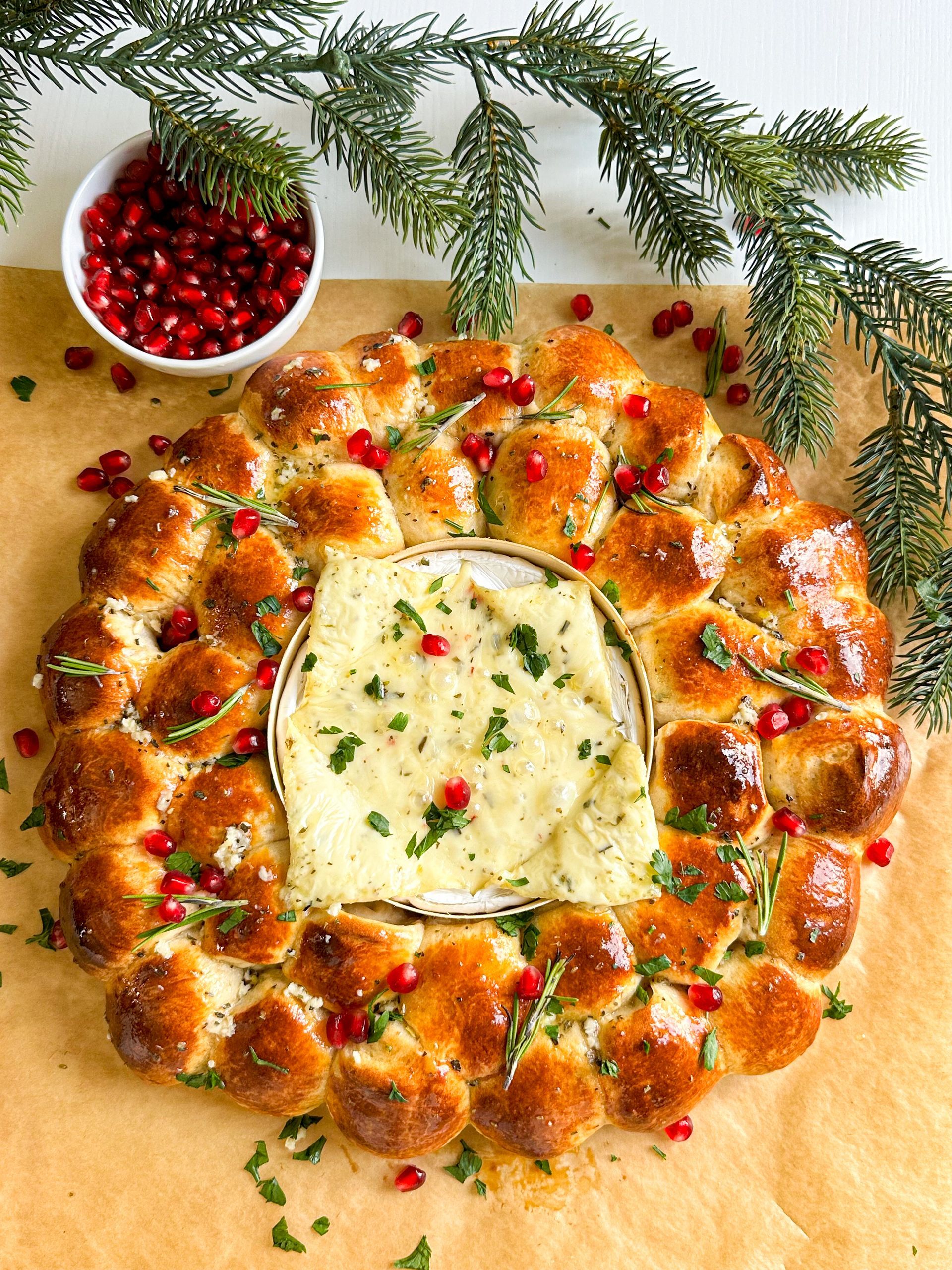 Der leckere Weihnachtskranz mit Ofenkäse ist eines meiner beliebtesten Rezepte im Winter!