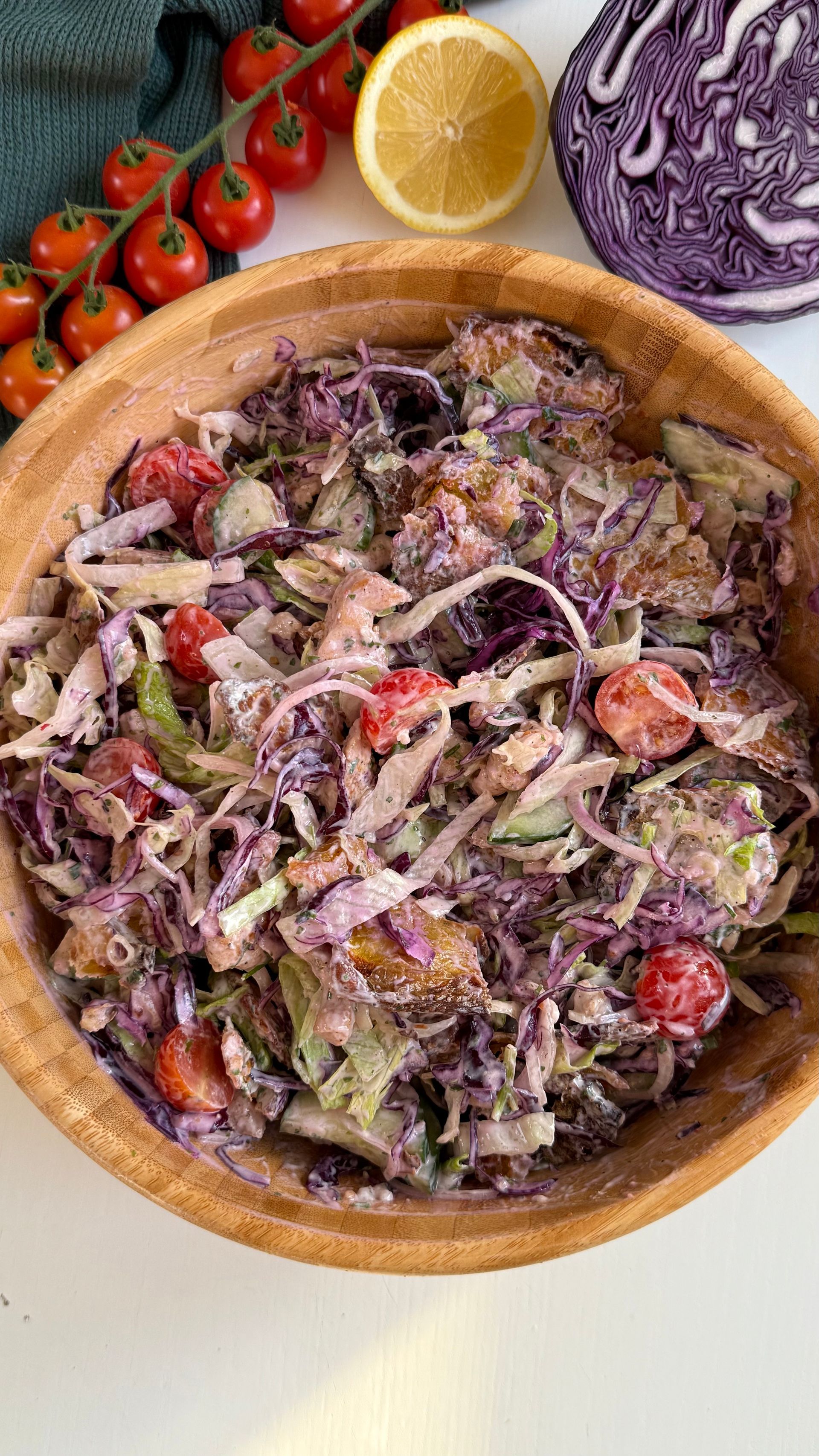 Dönersalat ganz einfach selbst gemacht mit viralen knusprigen Kartoffeln statt Pommes