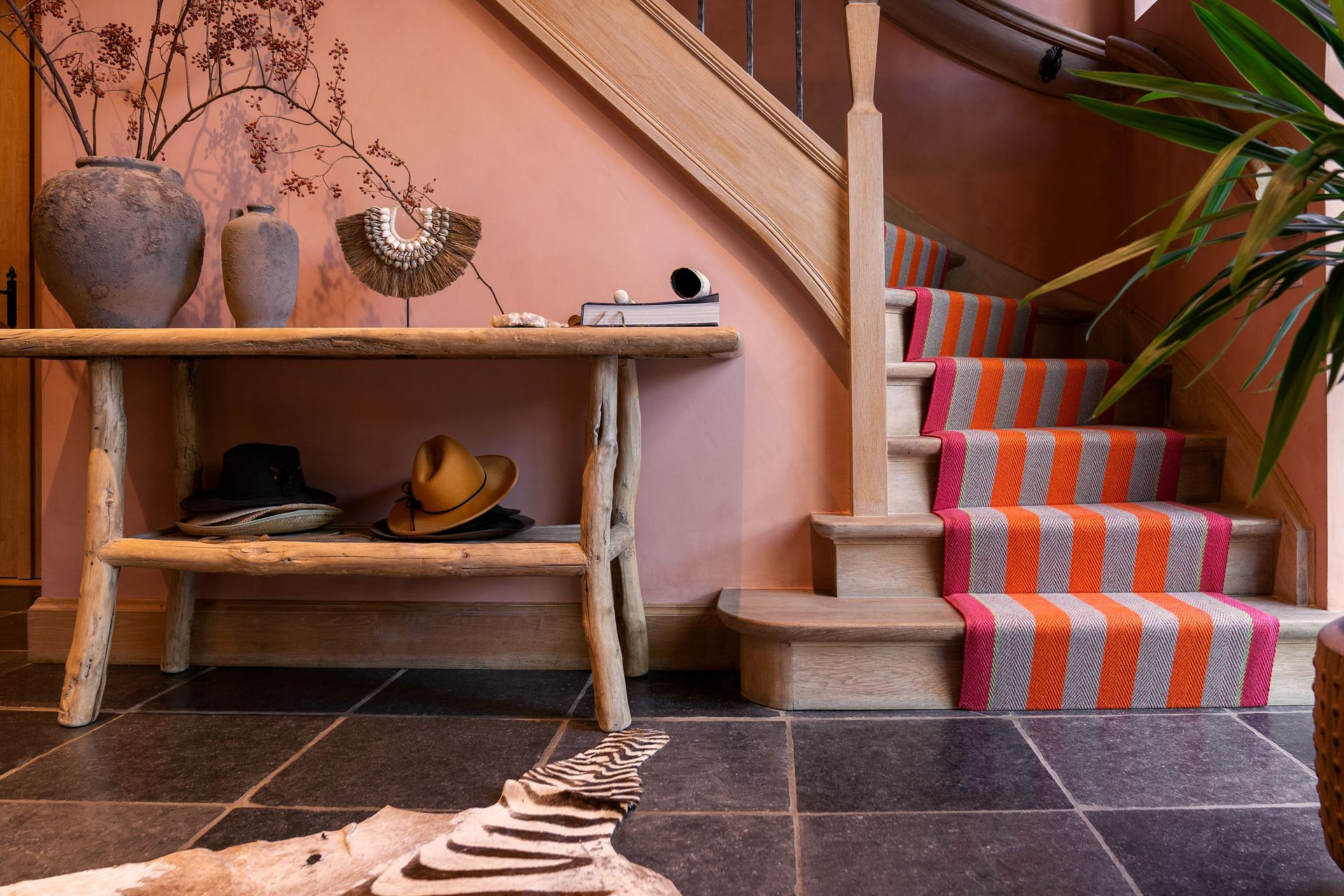 De Roode Loper, ambachtelijk traplopers, trapbekleding, traprenovatie, loper