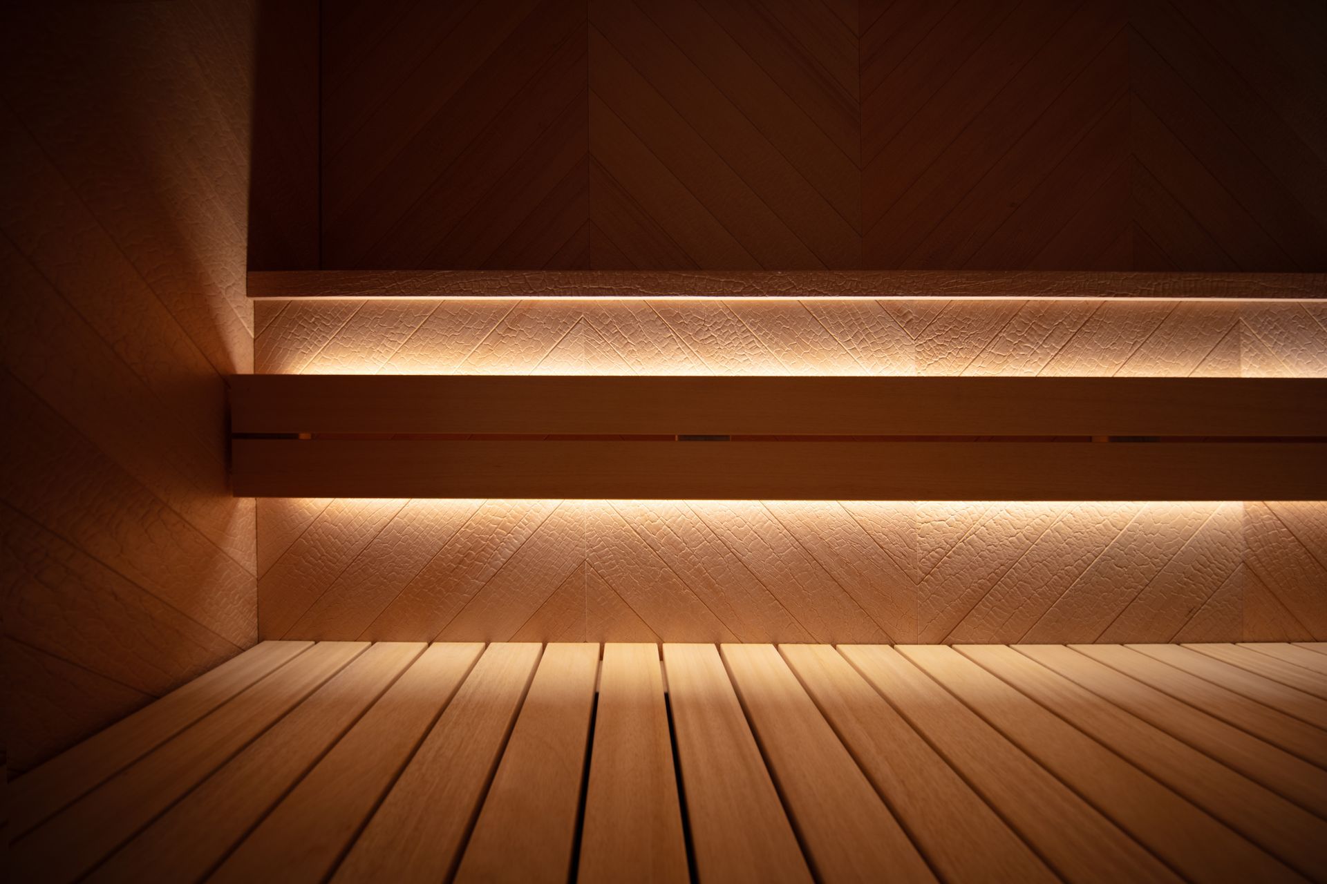 KLAFS sauna GESA nature SUNSET rugleuningverlichting Yakisugi-look hout