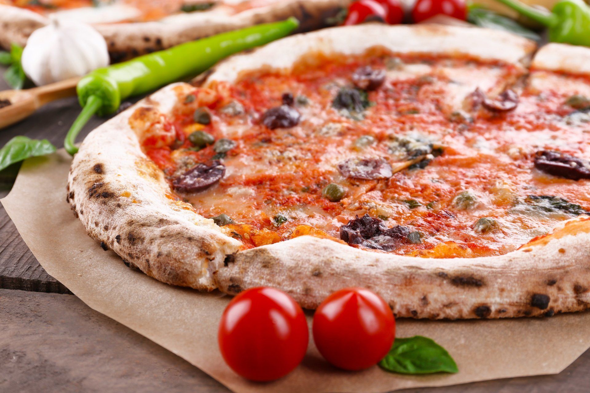 Pizza con olive nere