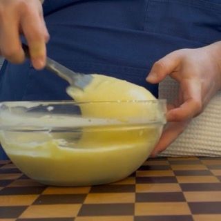 Dettaglio dell'impasto multiuso che diventa liscio e omogeneo in planetaria.