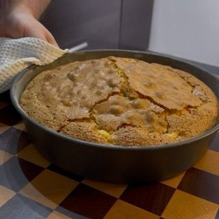 Torta di mele in cottura nel forno statico 170° per 45-50 minuti.