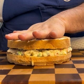 Strato vegetariano completato con funghi freschi.