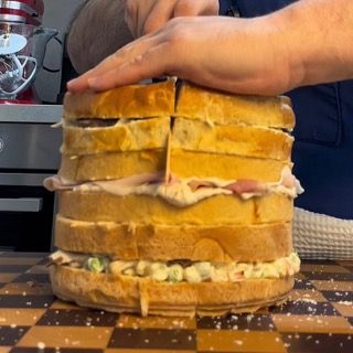 Taglio verticale a croce per ottenere 4 spicchi perfetti.