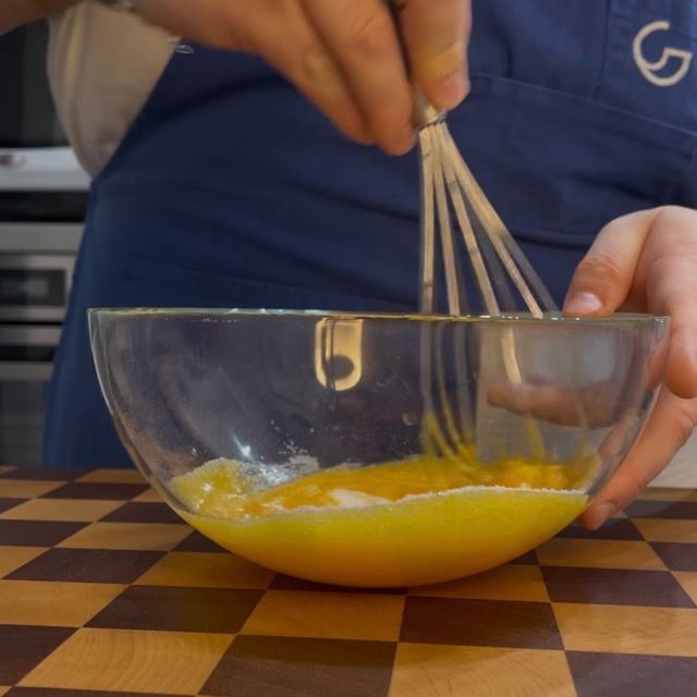 Latte che si scalda in un pentolino