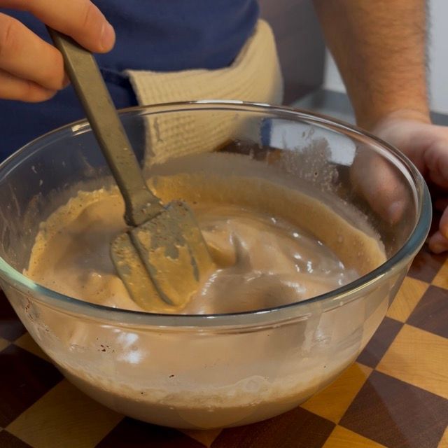 Gelatina in fogli ammollata in acqua fredda