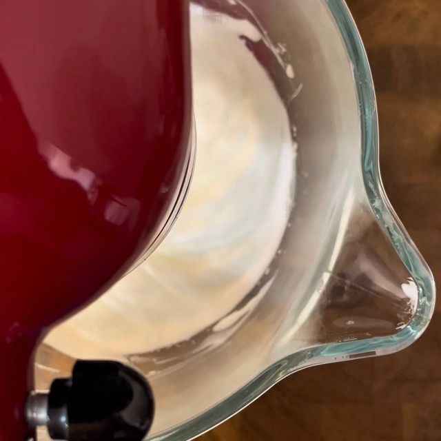 Albumi montati a neve con lo zucchero