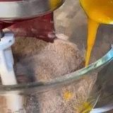 Tuorli versati a filo nell'impasto