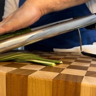 Focaccine pesche e zucchine marinate