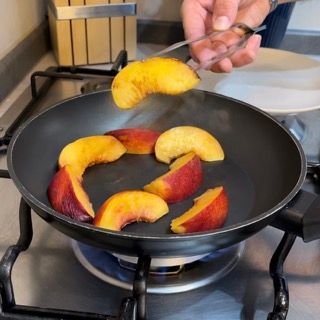 Focaccine pesche e zucchine marinate