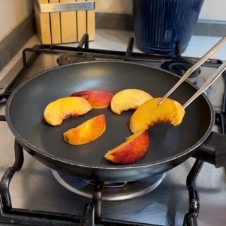 Focaccine pesche e zucchine marinate