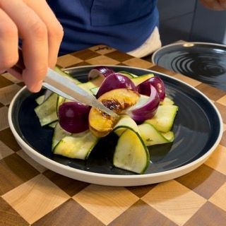 Focaccine pesche e zucchine marinate