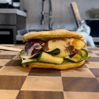 Focaccine pesche e zucchine marinate