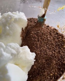 Un terzo degli albumi montati aggiunto all'impasto.